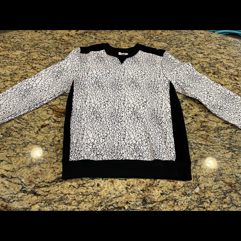 Black and white Crew neck!!